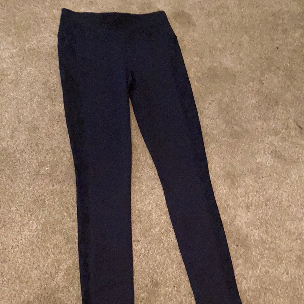 Leggings with flowers on them, navy with black